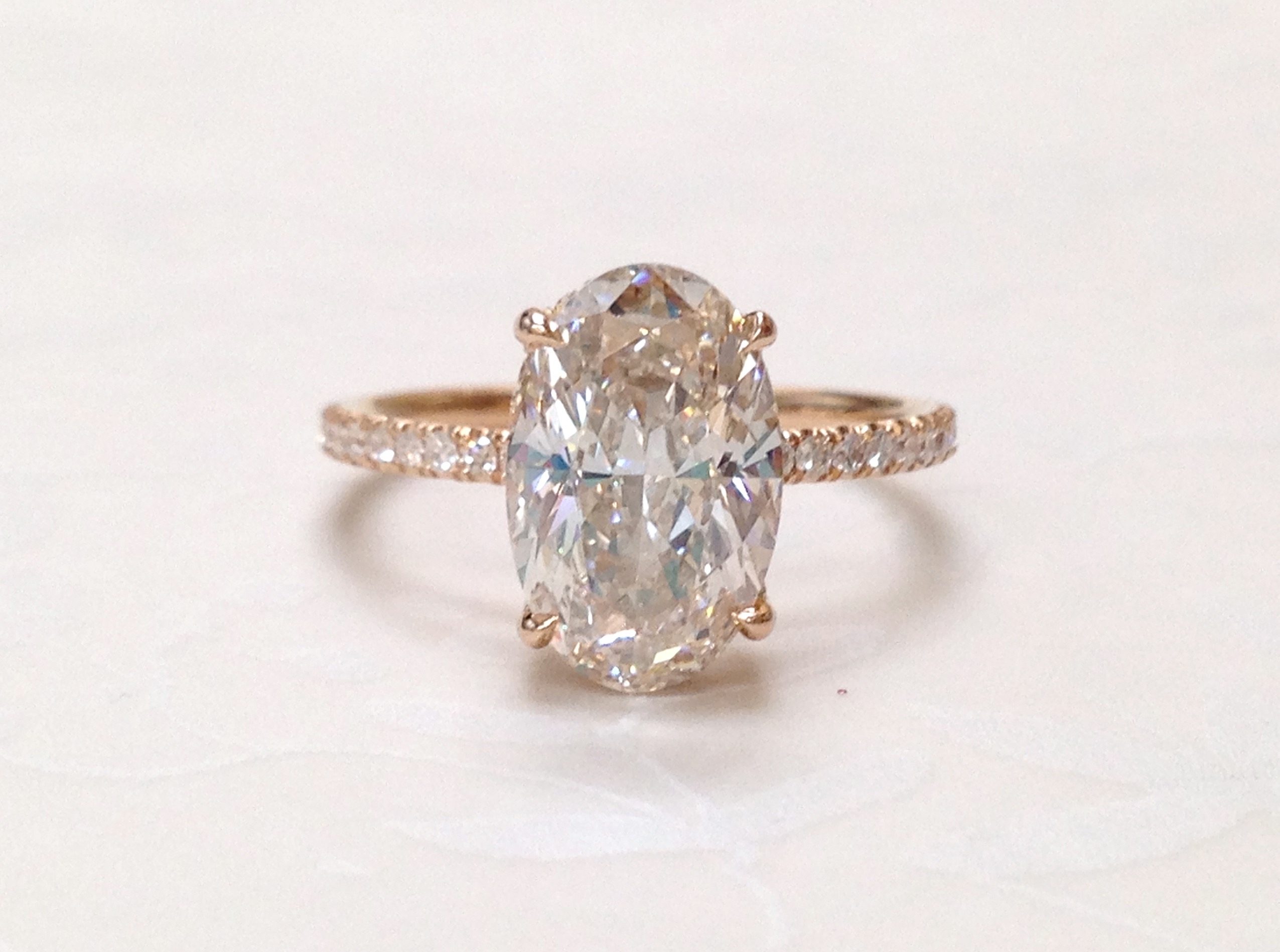 Oval diamond engagement ring